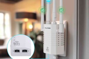 Wi-Fi Range Extender With Ethernet Port