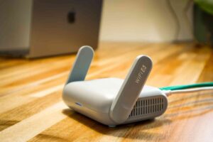 Mobile Hotspot vs Wi-Fi Router